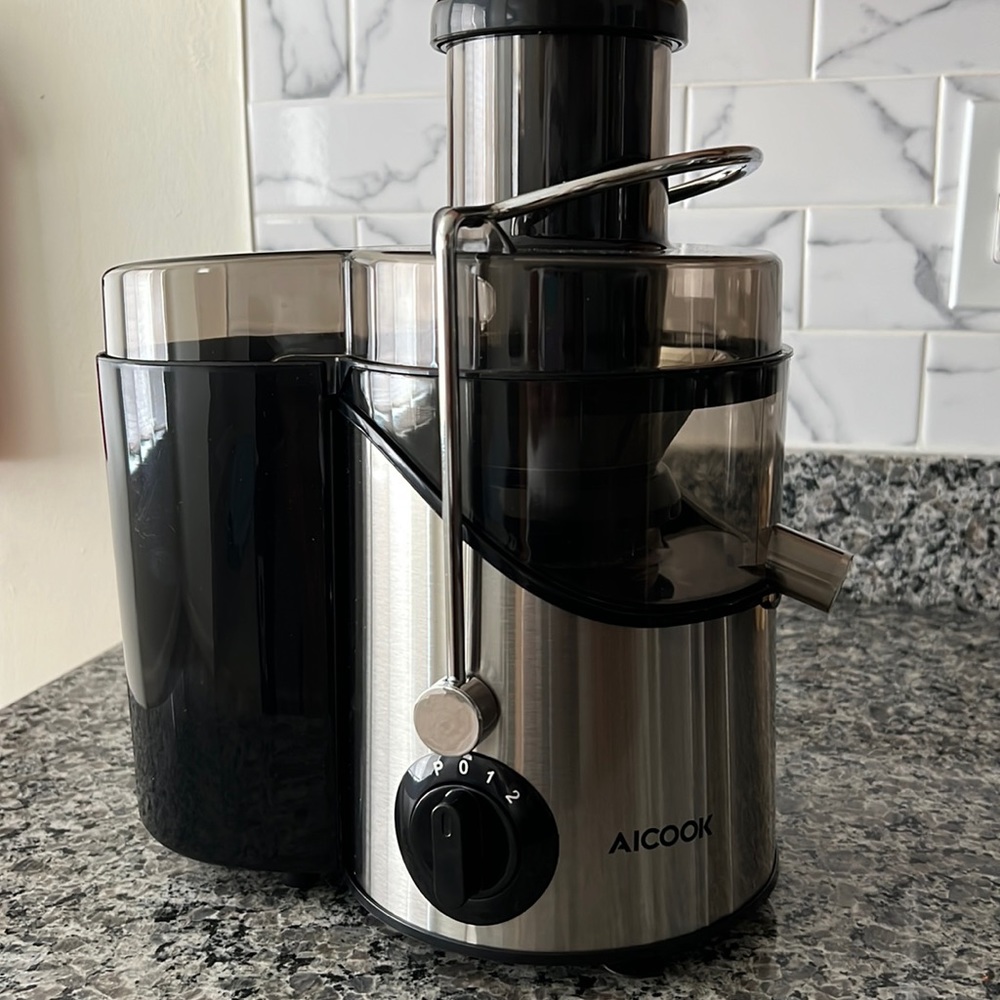 A juicer. Juice’s all vegetables and fruits. Only used once.